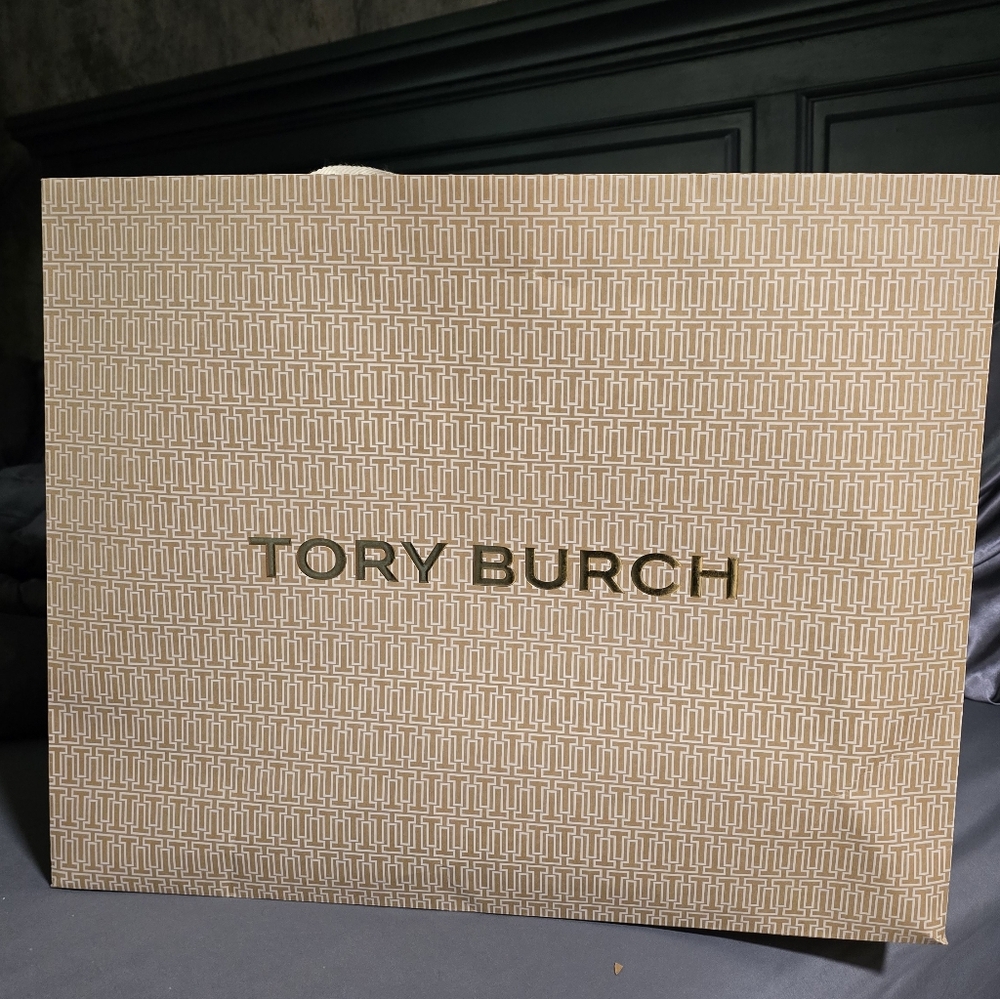 Tory Burch EXTRA LARGE gift bag. 20 x 16 in. Iconic logo branded bag.